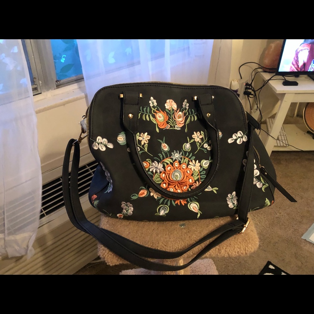 Cute & roomy floral purse